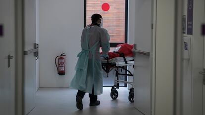 La víctima se recupera en el Hospital de Bellvitge, en Barcelona.