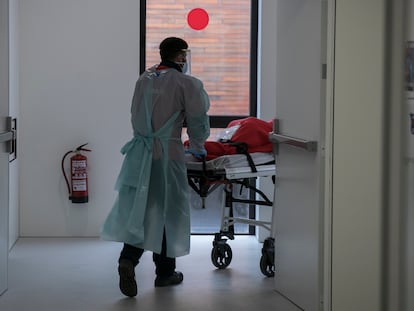 La víctima se recupera en el Hospital de Bellvitge, en Barcelona.