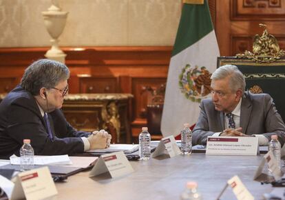 López Obrador con el fiscal general de EE UU, William Barr.