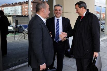 Los tres diputados generales el pasado febrero, antes de Consejo Vasco de Finanzas