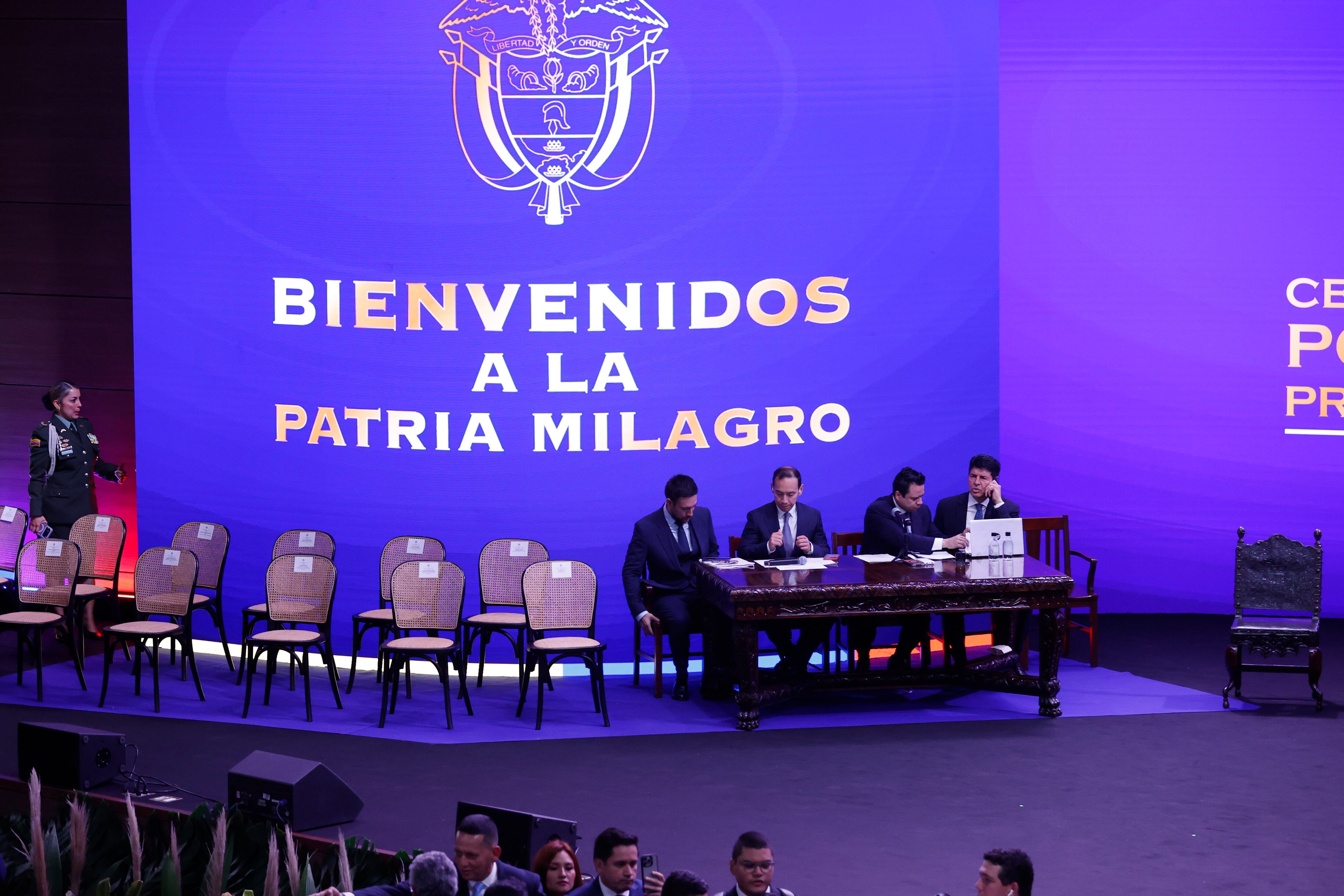 Abelardo de la Espriella asume presidencia de Colombia en Cali