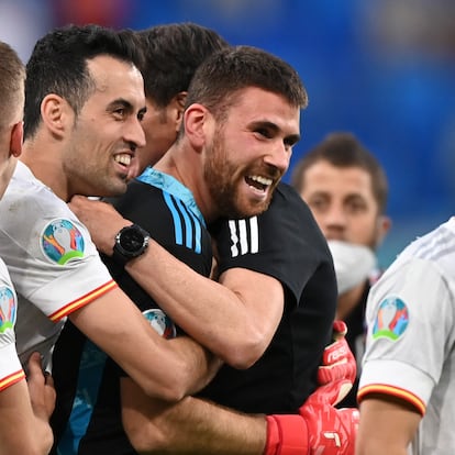 Spain's goalkeeper Unai Simon celebrates with teammates their side's win following the penalty shootout, during the Euro 2020 soccer championship quarterfinal match between Switzerland and Spain, at the Saint Petersburg stadium in Saint Petersburg, Friday, July 2, 2021. (Kirill Kudryavtsev, Pool via AP)