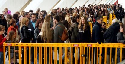 Colas en la Ciudad de las Artes y las Ciencias para el &#039;casting&#039; de extras de &#039;Tomorrowland&#039;.