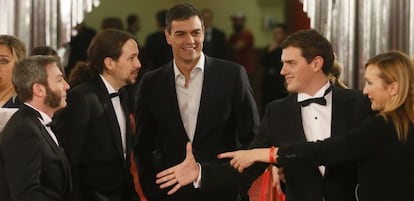 Pablo Iglesias, Pedro S&aacute;nchez y Albert Rivera, durante la celebraci&oacute;n de los Premios Goya.