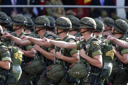 El batallón de la Brigada Paracaidista durante el desfile.