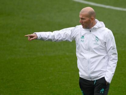 Zidane durante o último treino do Real Madrid antes do jogo da Copa do Rei contra o Numancia.