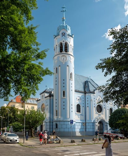 La iglesia de Santa Isabel (conocida como la iglesia azul) en Bratislava.