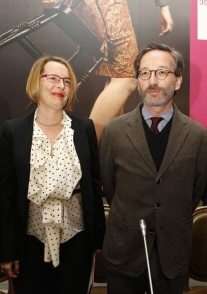 El secretario de estado de Cultura, José María Lassalle Ruiz, y la directora del Festival de Almagro, Natalia Menéndez, durante la presentación hoy de la 35 edición del Festival Internacional de Teatro Clásico de Almagro