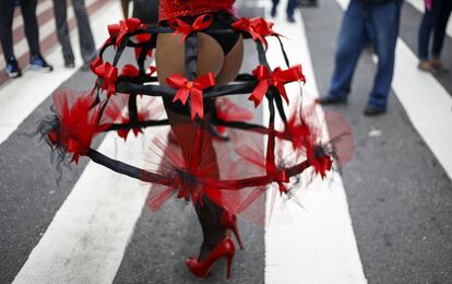 A passagem da Parada LGBT pela Avenida Paulista.