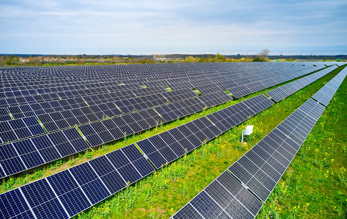 Lluvia de petrodólares sobre paneles solares