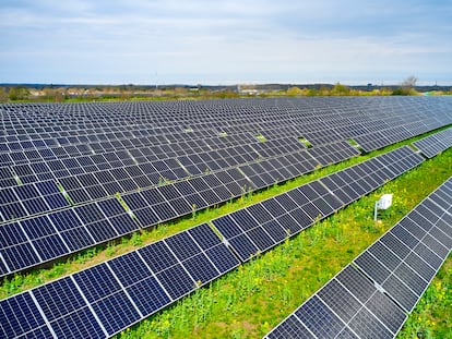 Lluvia de petrodólares sobre paneles solares