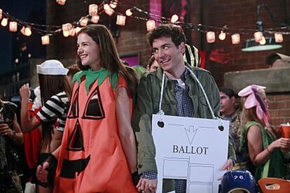 La ‘calabaza putilla’ (Katie Holmes) y Ted Mosby (Josh Radner), en ‘Cómo conocí a vuestra madre’.