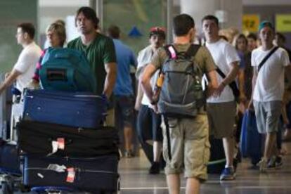 Llegada de turistas al Aeropuerto de Málaga. EFE/Archivo