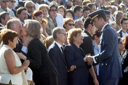 28 de mayo de 2003. Don Felipe acude al funeral por los 62 militares españoles muertos en el accidete del avión ucranio Yakolev 42 en Turquía. El acto fue en la base aérea de Torrejón de Ardoz (Madrid).