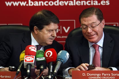 Jos Luis Olivas cuando era presidente del Banco de Valencia (izquierda), en 2010, junto a su entonces nmero dos, Domingo Parra.