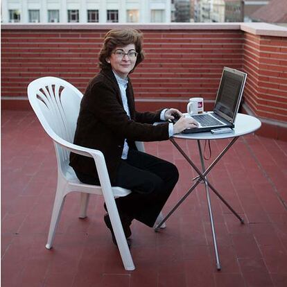 Ardenia Sanz, en la terraza de su domicilio de Madrid.