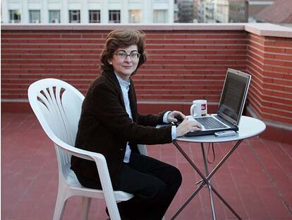 Ardenia Sanz, en la terraza de su domicilio de Madrid.