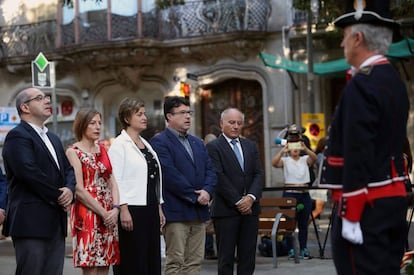 Carme Forcadell i membres de la Mesa en l'ofrena de la Diada.