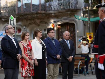 Carme Forcadell i membres de la Mesa en l'ofrena de la Diada.