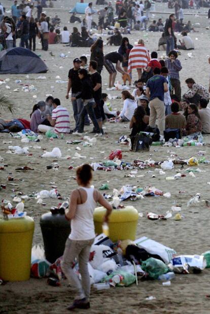 Estado que presentaban ayer a primera hora de la mañana las playas de Barcelona.