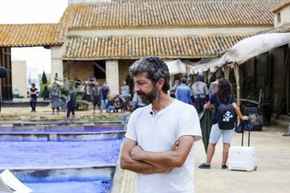 Alberto Rodríguez en el rodaje de 'La peste'.