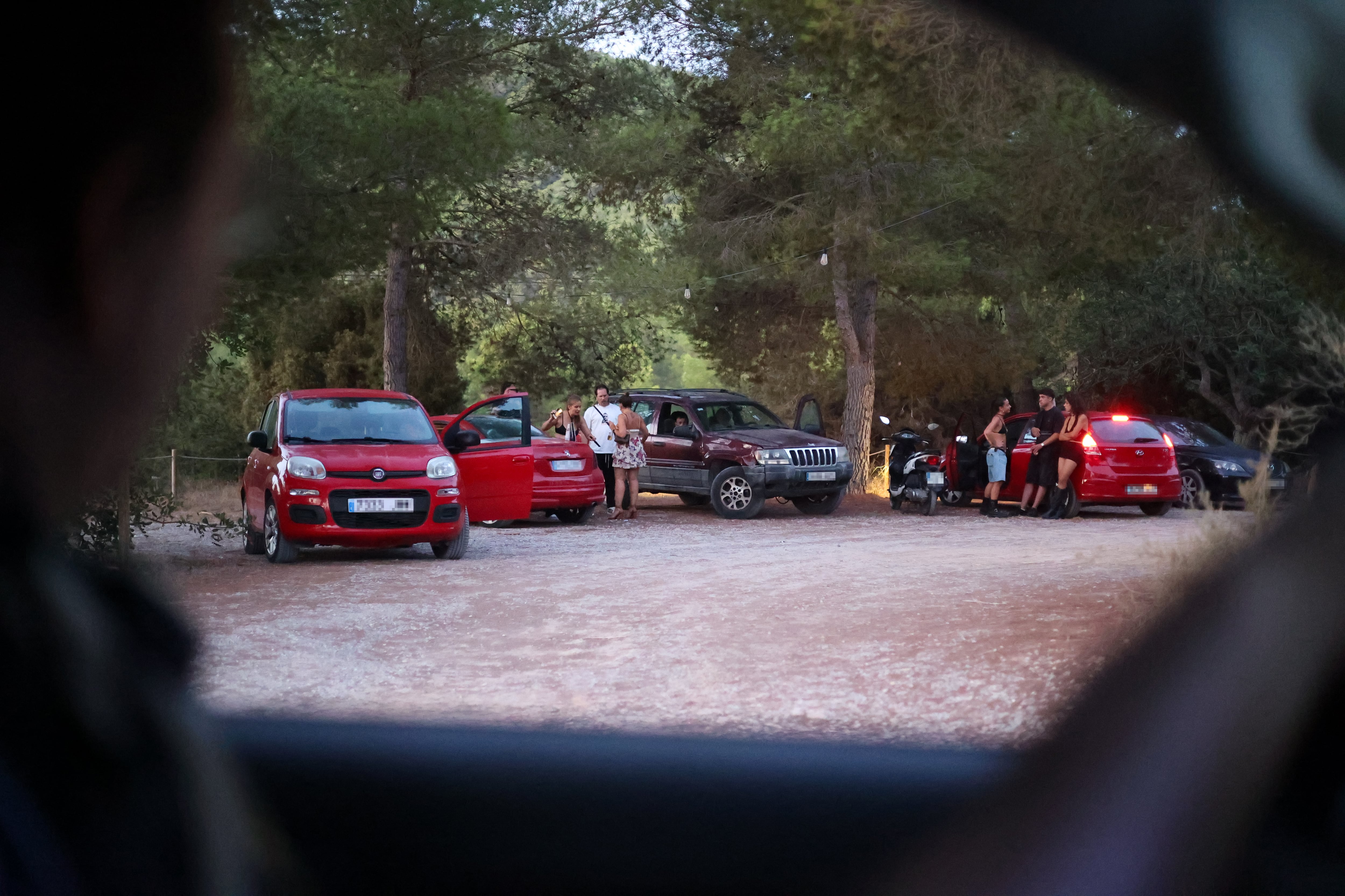 Se busca fiesta clandestina en villa de Ibiza