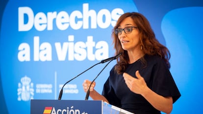 La ministra de Sanidad, Mónica García, durante la presentación de la propuesta de ayudas a la compra de gafas o lentillas.