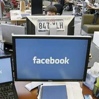 Empleados de Facebook en su sede en Palo Alto (California).