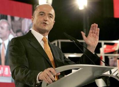 Miguel Sebastián, durante el discurso de arranque de campaña anoche en Madrid.