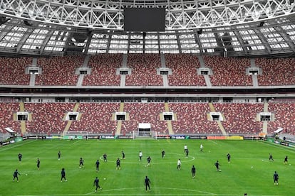 Entrenamiento de la selección brasileña en el estadio Luzhniki de Moscú.
