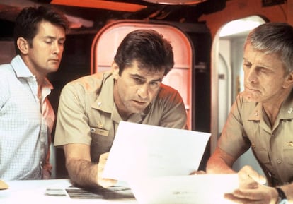 Martin Sheen, James Farentino y Kirk Douglas, en 'El final de la cuenta atrás'. Douglas sí que sabe cómo luchar contra el tiempo.