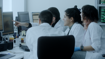 Parte del equipo técnico en una imagen del documental 'Los archivos secretos del No-Do'.