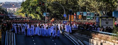 Los regulares esperan el arranque del desfile.