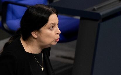 Birgit Malsack-Winkemann durante una intervención en el Parlamento alemán el 8 de diciembre de 2020.  