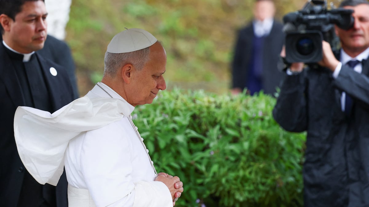 Los ateos necesitamos un Papa con liturgia y misterio