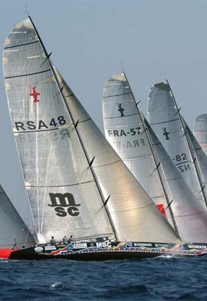 El <i>Shosholoza </i><b>(RSA,48), durante una regata. Abajo, Marcello Burricks.</b>