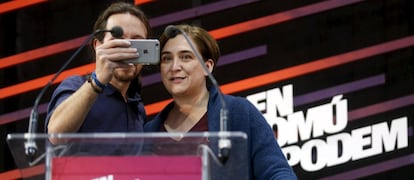 Pablo Iglesias and Ada Colau campaigning together.