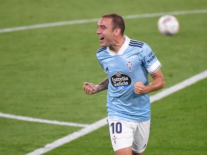 Aspas celebra uno de sus goles al Valencia