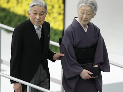 O imperador Akihito e a imperatriz Michiko, no sábado em Tóquio.