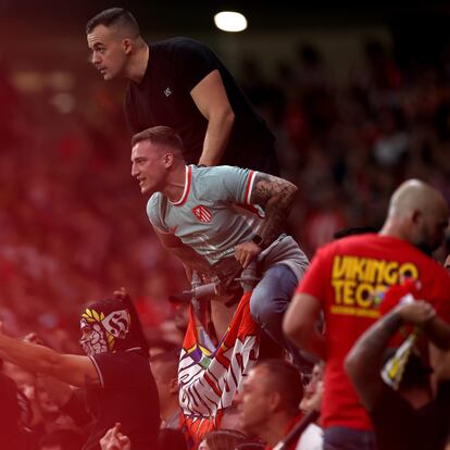 MADRID, SPAIN - SEPTEMBER 29: (EDITORS NOTE: Image contains profanity.) Fans of Atletico de Madrid watch on as the game is temporarily suspended after objects are thrown at Thibaut Courtois of Real Madrid (not pictured) during the LaLiga match between Atletico de Madrid and Real Madrid CF at Estadio Civitas Metropolitano on September 29, 2024 in Madrid, Spain. (Photo by Florencia Tan Jun/Getty Images)