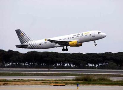 Un avión de Vueling, la aerolínea que ultima su fusión con Clickair.