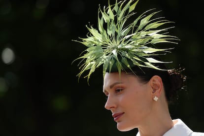 La historia de Royal Ascot se remonta a 1711 y a la reina Ana de Gran Bretaña. La monarca se decantó por este hipódromo, ya que era ideal para que “los caballos galoparan a toda velocidad”. Aunque el evento tal y como se conoce hoy empezó a tomar forma en 1807, cuando se entregó la primera The Gold Cup, la carrera más antigua de la competición.