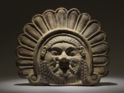 Una representación de Medusa. 'Descripciones contrastadas', c. 500 a. C., terracota pintada, Italia. 1877,0802.4 © The Trustees of the British Museum (2023).