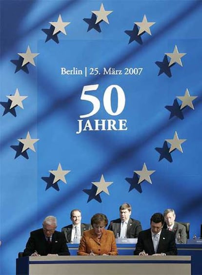 Merkel, Poettering y Barroso, durante la firma de la Declaración de Berlín.