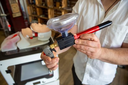 Dispositivo autoaplicable para casos de atragantamiento.