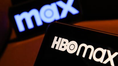 El logo de HBO Max proyectado en un ordenador.