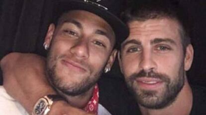 A imagem postada por Piqué, ao lado de Neymar, em suas redes sociais.