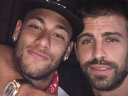 A imagem postada por Piqué, ao lado de Neymar, em suas redes sociais.