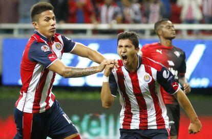 Ángel Zaldívar festeja su doblete contra Atlas