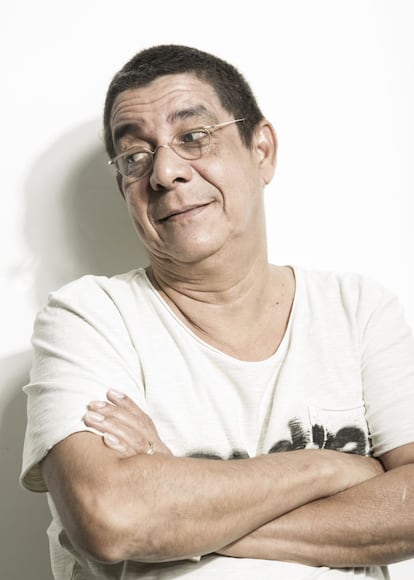 Zeca Pagodinho, no seu estúdio do Rio.